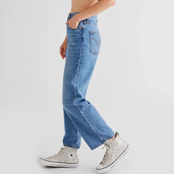 Levi’s Ribcage Straight Ankle Jeans - Picture 3 of 7